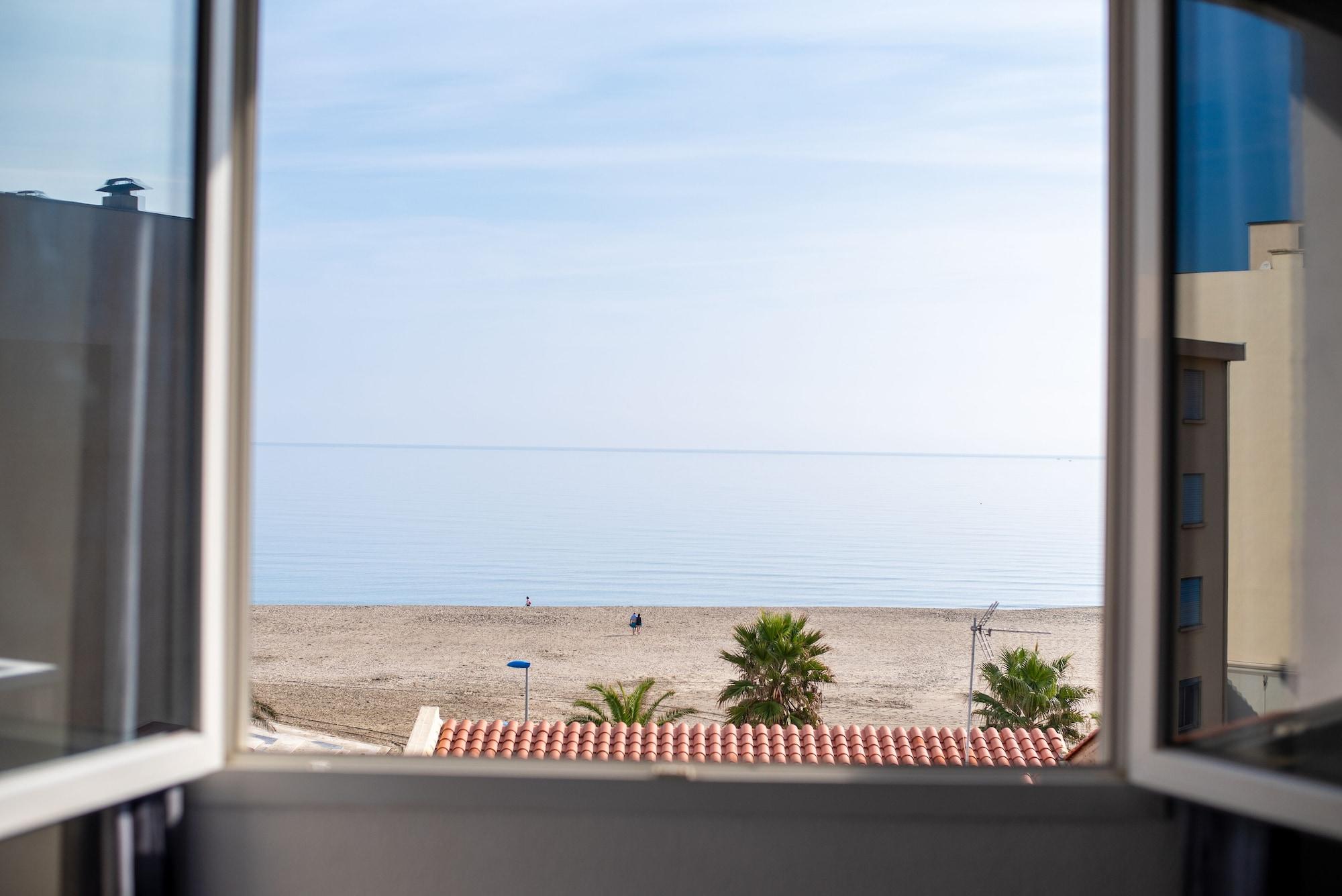 Le Regina Hotel Et Restaurant Canet-Plage Εξωτερικό φωτογραφία