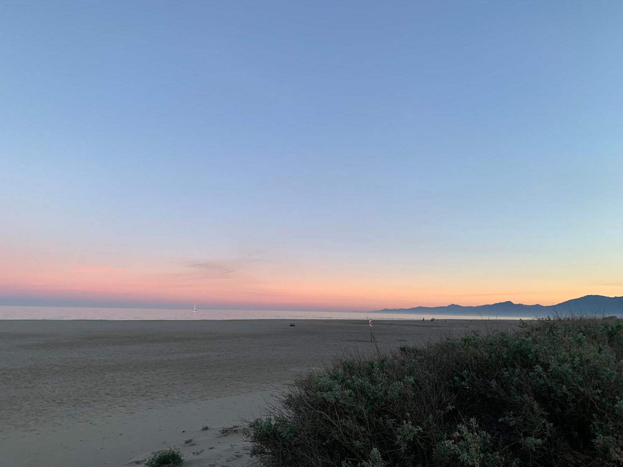 Le Regina Hotel Et Restaurant Canet-Plage Εξωτερικό φωτογραφία